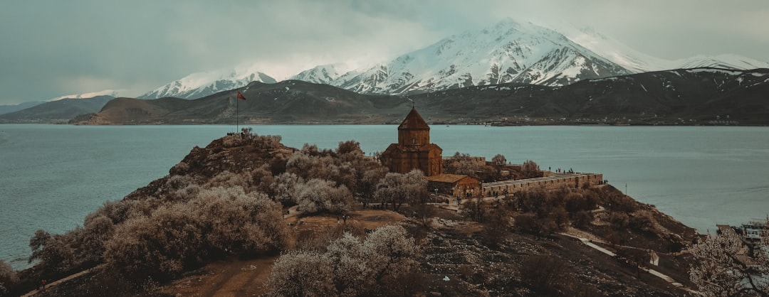 Hva er den armensk-apostoliske kirke?